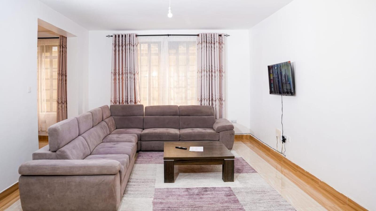 Lake Breeze Apartments Найваша Екстер'єр фото