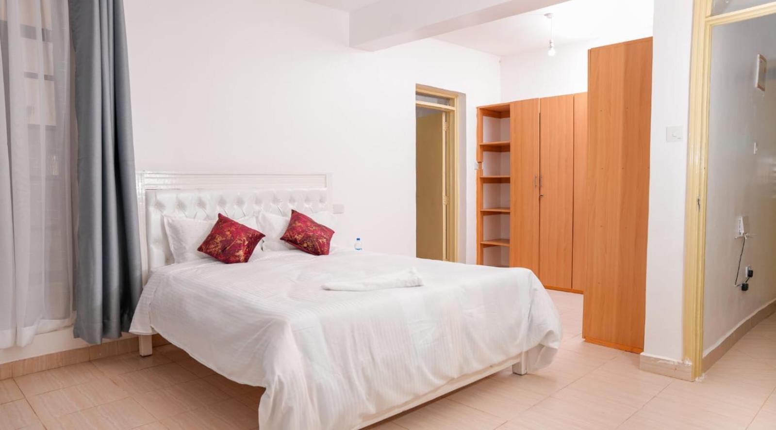 Lake Breeze Apartments Найваша Екстер'єр фото
