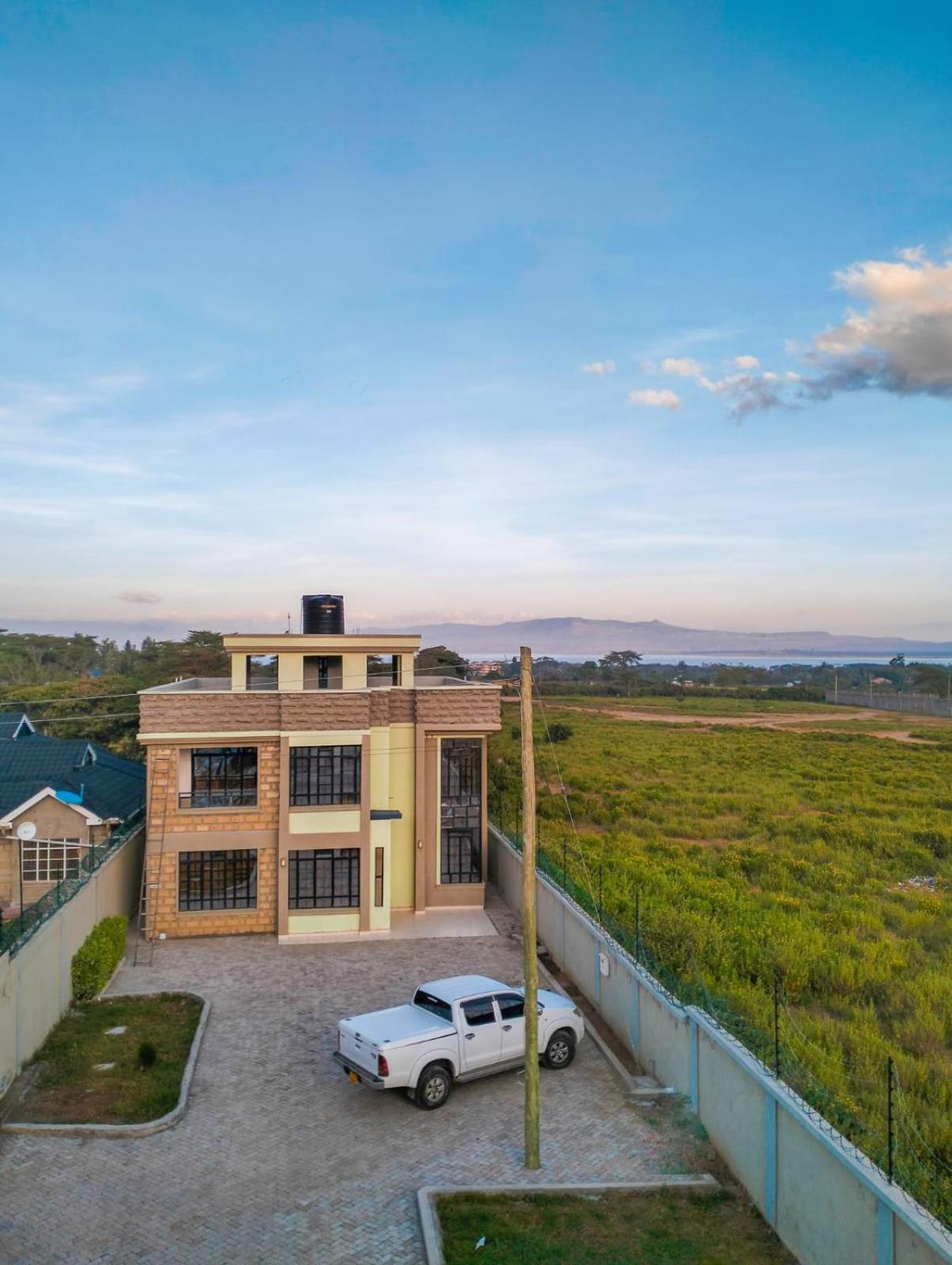 Lake Breeze Apartments Найваша Екстер'єр фото
