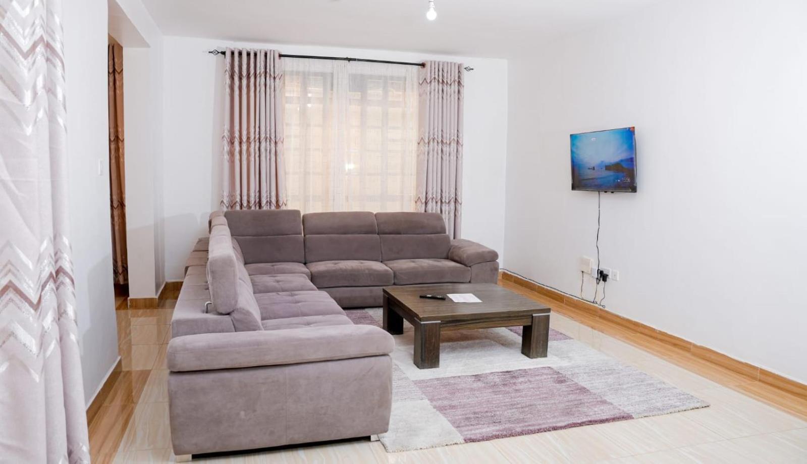 Lake Breeze Apartments Найваша Екстер'єр фото